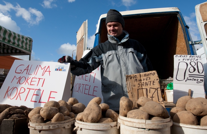 Mokėjimo kortelės populiarėja, bet ir jų po dešimtmečio neliks