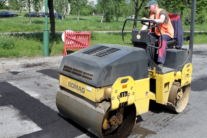 Investuoja: Klaipėdos rajono savivaldybė šiemet rajono keliams skyrė net 12 mln. eurų.