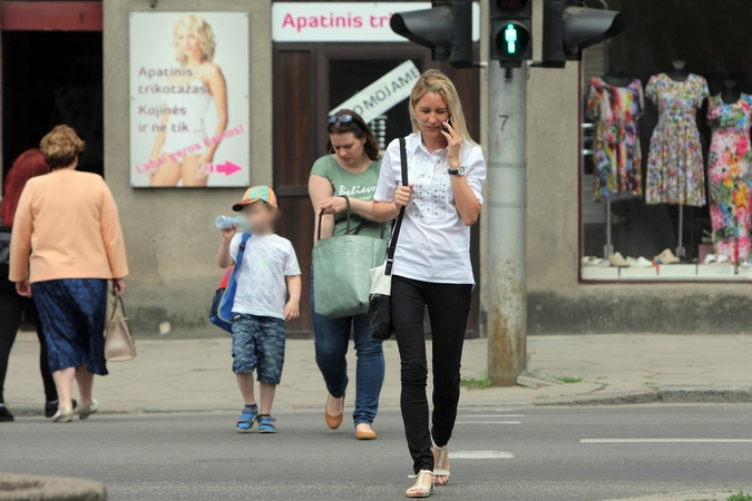 Mobilusis telefonas – didžiausias eismo saugumo priešas