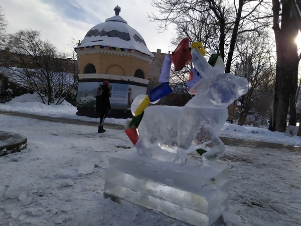 Tibetiečių Naujųjų metų proga – ledo skulptūra