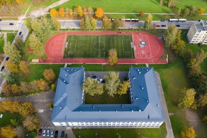 Aikštynų modernizacija sostinėje įgavo pagreitį: atvertas stadionas Naujojoje Vilnioje