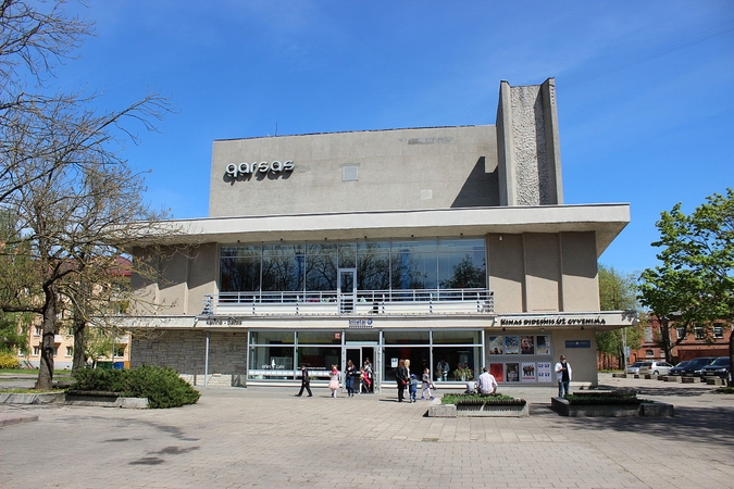 Panevėžyje – piketas prieš kino teatro „Garsas“ griovimą