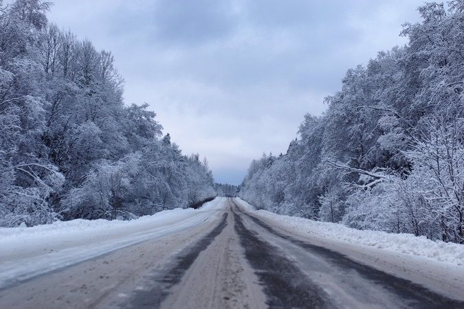Naktį eismą sunkins lijundra ir plikledis