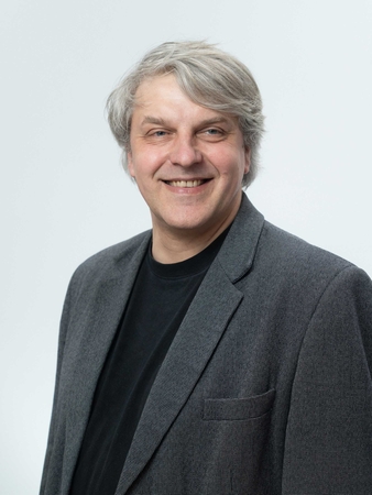 Dr. R. Laužikas.
