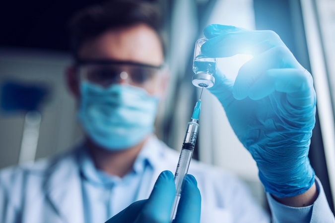 „Johnson & Johnson“ atideda savo vakcinos nuo COVID-19 platinimą Europoje