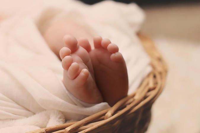 Kenijoje moteris be dirbtinio apvaisinimo pagimdė penketuką