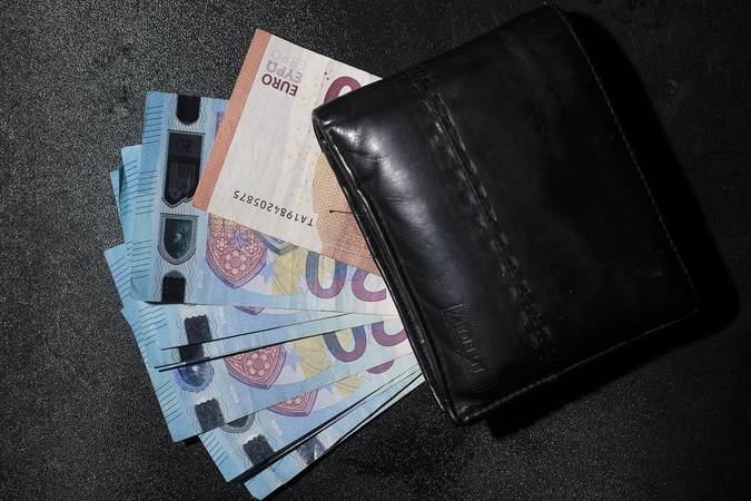 Lietuva „matuojasi“ 430 eurų minimalią algą