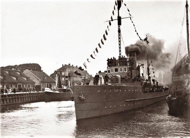 Pasirodymas: Laivas „Prezidentas Smetona“ Dangės uoste Klaipėdoje 1930 m.