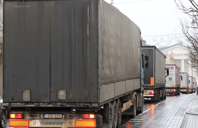 Transporto įmonės ir toliau veiklą perkelia į užsienį