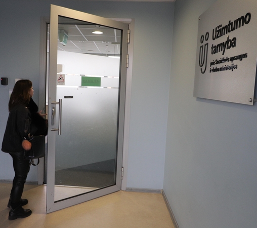 Užimtumo tarnyba: šiuo metu darbo neturi 7,8 tūkst. daugiau moterų nei vyrų