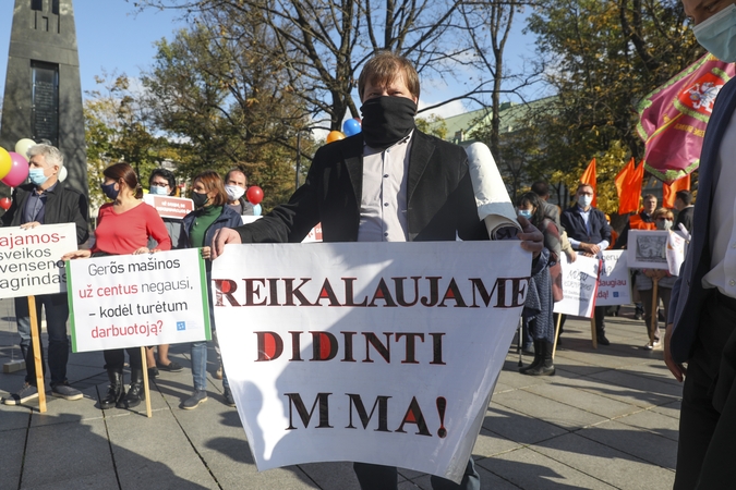 Premjeras: faktas, kad minimali alga kils, o dėl dydžio taškas dar nepadėtas
