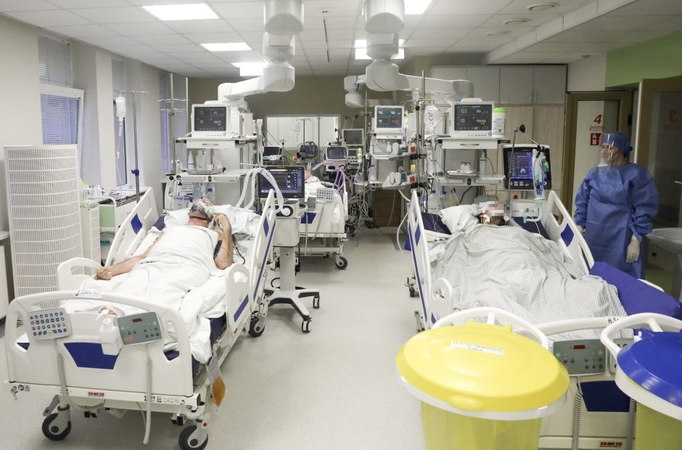 Ligoninėse šiuo metu gydomi 1198 COVID-19 pacientai, iš jų 110 – reanimacijoje