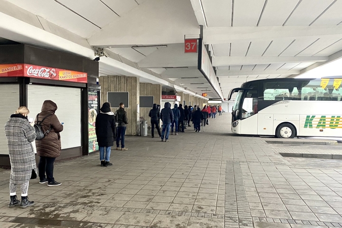 Įprastinius keleivius tarpmiestiniuose autobusuose prieš šventes keitė vežamos dovanos