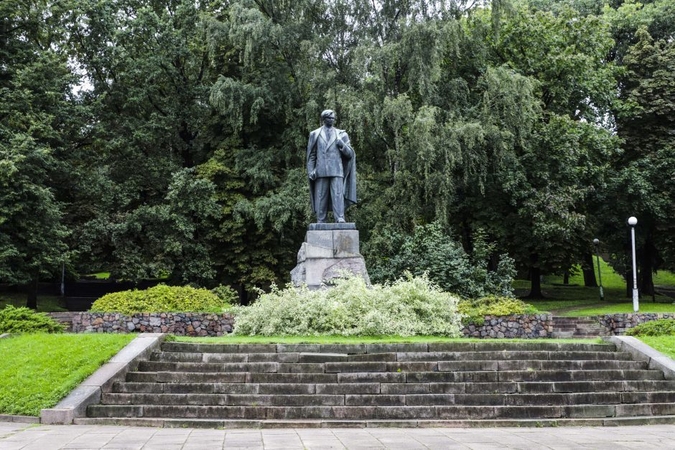 Paveldosaugininkai įtraukė P. Cvirkos skverą į saugomų vertybių sąrašą