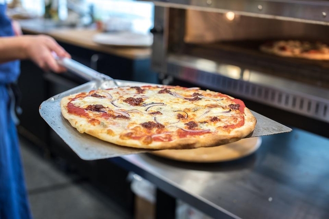 FNTT tiria „Pizza Express“ picerijų tinkle įtariamą šešėlinę prekybą