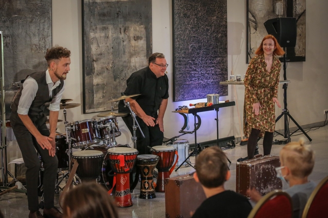 Teatralizuota ketvirtoji „Ritmo žaidimų“ programa supažindina su mušamaisiais muzikos instrumentais.