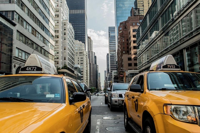 „Uber“ ir NASA kurs skraidančius taksi