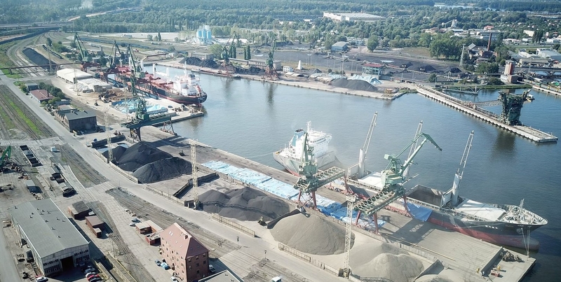 Tranzitas: per Ščecino uostą pernai keliavo nemažai krovinių iš Ukrainos arba jai skirtų.
