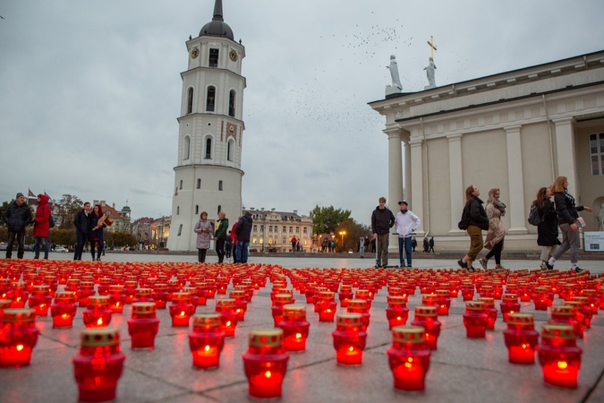 Šalyje suliepsnos žvakutės 1779 organų donorams atminti