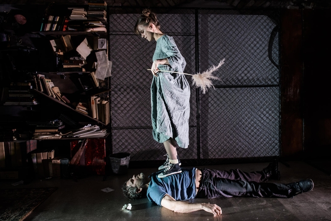 Nauji spektakliai, skirti egzistencialistams, poezijos ir medijų teatro mėgėjams