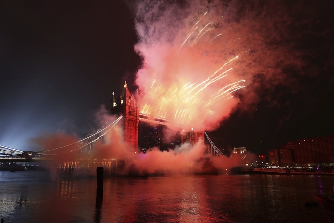 Londonas dėl COVID-19 antrąkart atšaukia naujametinius fejerverkus
