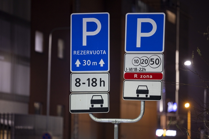 Vilnius centre esančioms ministerijoms siūlo atsisakyti rezervuotų vietų automobiliams