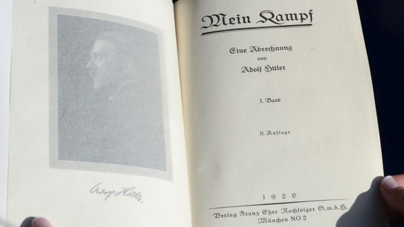 Vokietijoje po 70 metų bus perspausdintas garsiausias A. Hitlerio veikalas