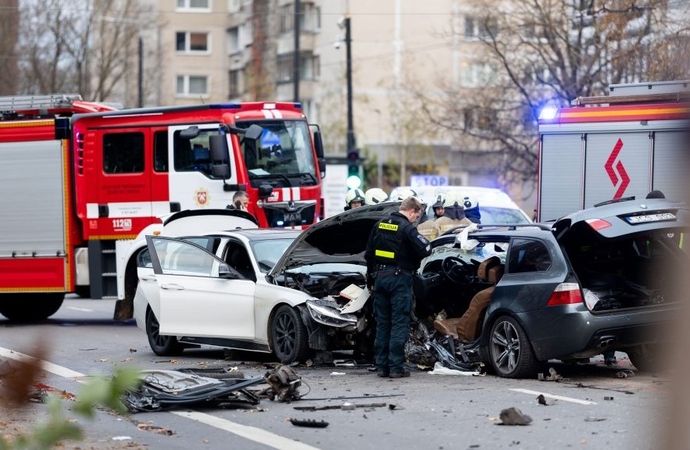 Vilniuje susidūrė trys automobiliai, nukentėjo mažiausiai 11 žmonių