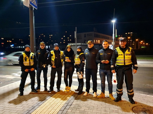 Lenktynininkai ir policijos pareigūnai susivienijo vardan pėsčiųjų saugumo keliuose 