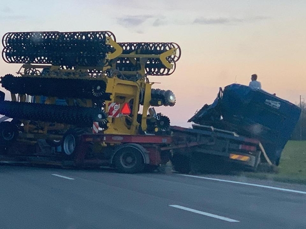 Kėdainių rajone susidūrė du vilkikai, vienas žmogus išvežtas į ligoninę