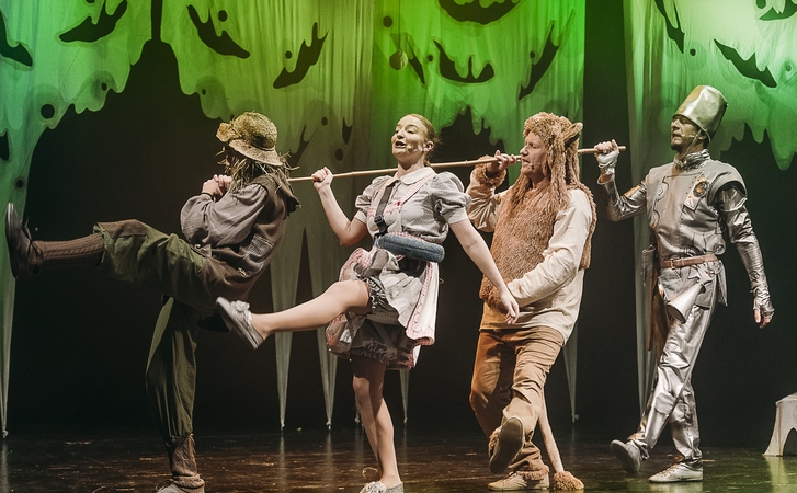 Tarptautinei teatro dienai – premjera ir žiūrovų pamėgti spektakliai Žvejų rūmuose