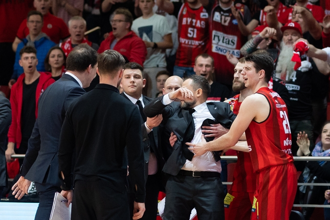 Smūgį sugėręs G. Žibėnas kėlė klausimus dėl N. Čanako elgesio