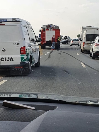 Kelyje Klaipėda-Priekulė susidūrė automobiliai, sužalota moteris