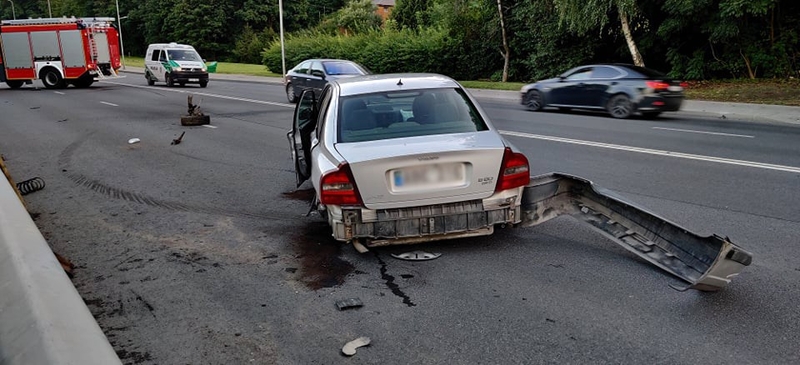 Veiverių gatvėje susidūrė „Volvo“ ir BMW, į ligoninę išvežta moteris