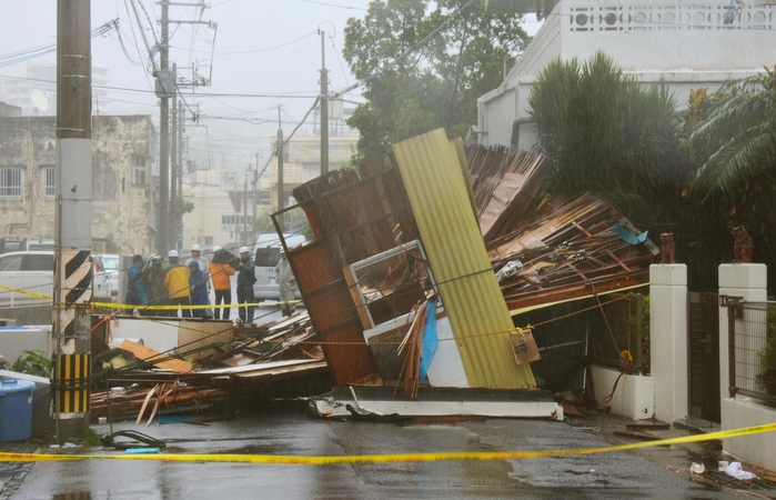 Galingas taifūnas „Neoguri“ niokoja Japonijos Okinavos salas