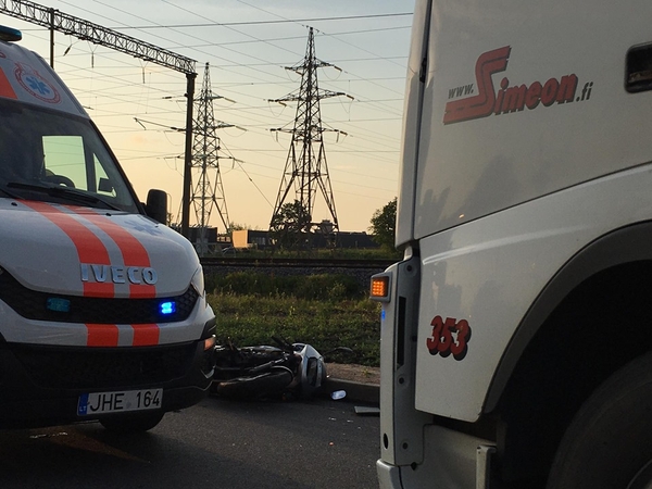 Per avariją R. Kalantos gatvėje sužalotas motociklininkas