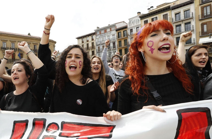 Išteisinamasis nuosprendis išprievartavimo byloje Ispanijoje sukėlė protestus