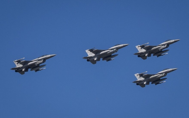 JAV pritaria Nyderlandų ir Danijos naikintuvų F-16 perdavimui Ukrainai