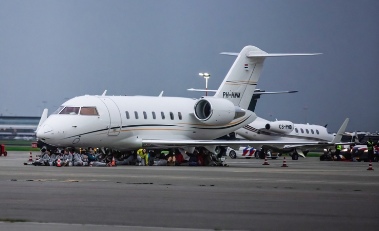 Nyderlanduose ant greitkelio nukrito lėktuvas, žuvo pilotas