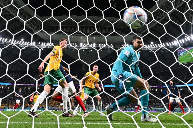 Pirmi įvartį praleidę prancūzai sutriuškino Australijos futbolininkus