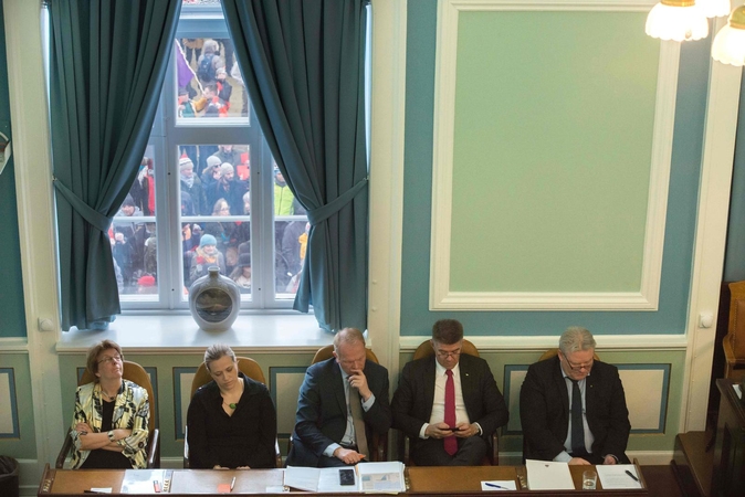 Naujoji Islandijos vyriausybė atlaikė pasitikėjimo išbandymą parlamente