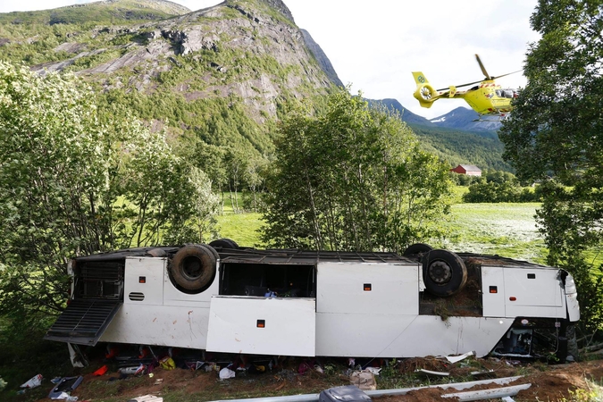 Norvegijoje sudužus autobusui vienas žmogus žuvo, du sunkiai sužeisti