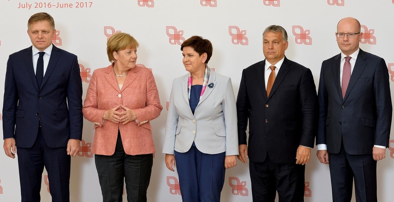 Višegrado ketverto lyderiai ragina kurti jungtinę ES armiją 