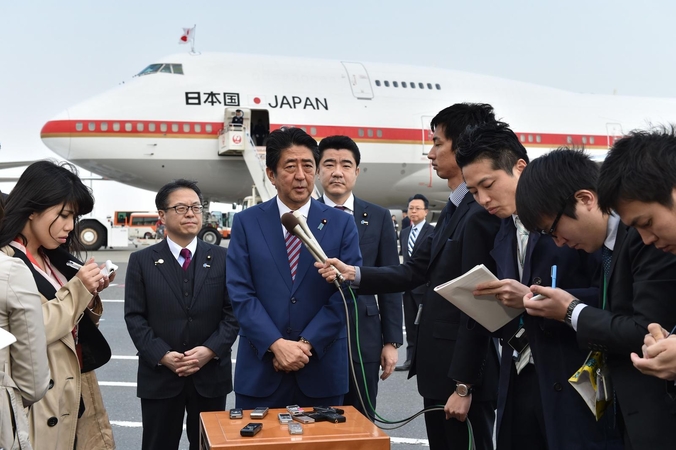 Japonijos premjeras išvyko į Europą aptarti saugumo ir prekybos reikalų