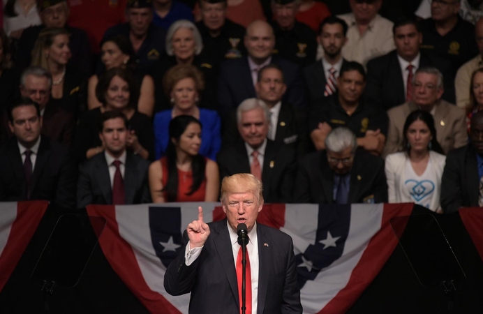 D. Trumpas smerkia negailestingą režimą Kuboje