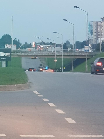 Žemaičių plente per avariją sužalotas motociklininkas