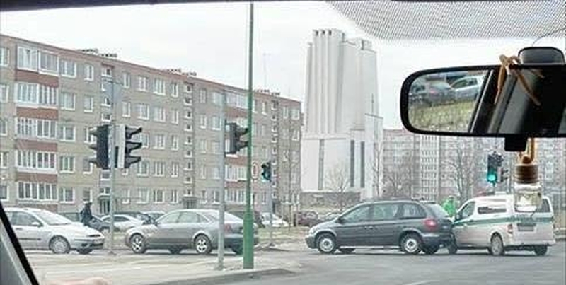 Uostamiestyje į avariją pateko policijos pareigūnų ekipažas