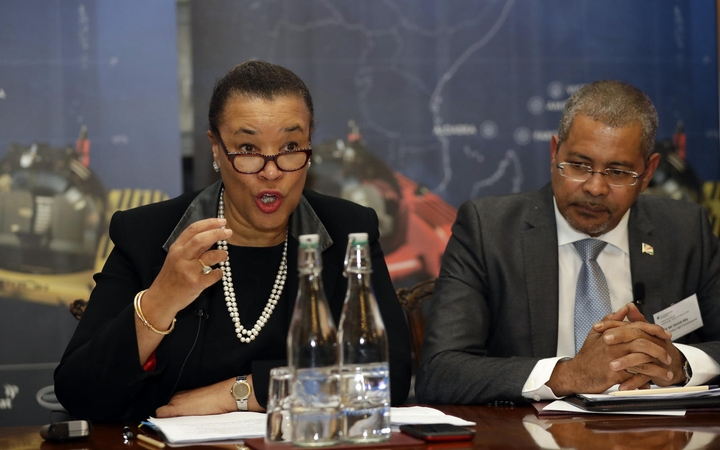 Patricia Scotland (kairėje)