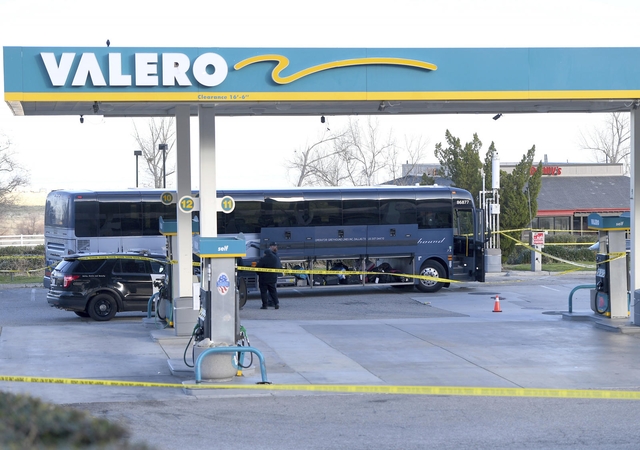 Kalifornijoje autobuse ginkluotas užpuolikas nušovė keleivį, penkis sužeidė
