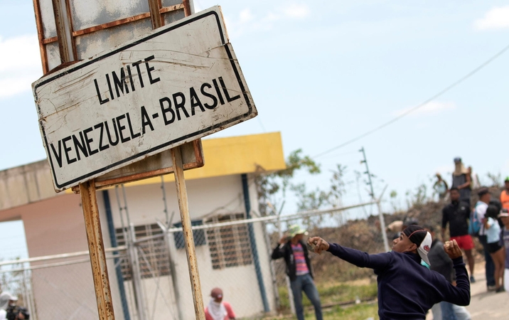 Dar trys Venesuelos kariškiai pabėgo į Braziliją ir paprašė prieglobsčio